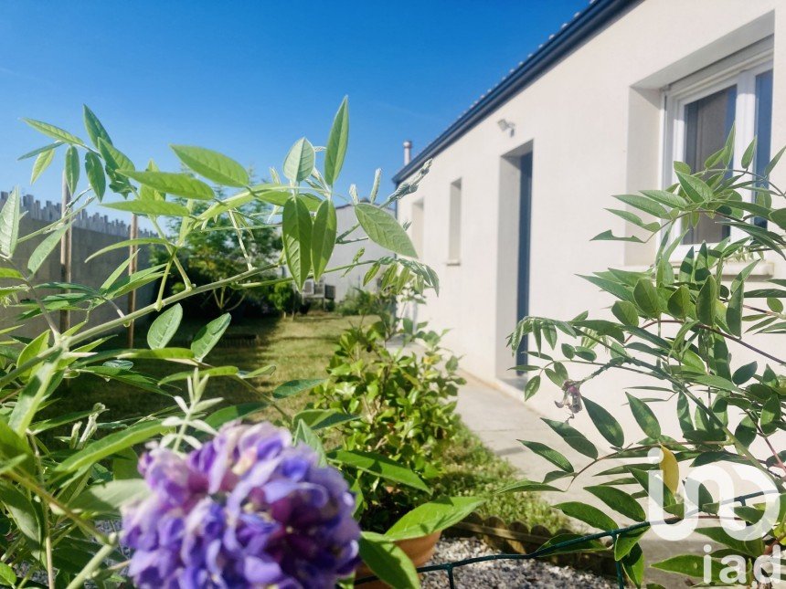 Traditional house 5 rooms of 100 m² in Ferrières (17170)