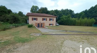 Maison 9 pièces de 227 m² à Geloux (40090)