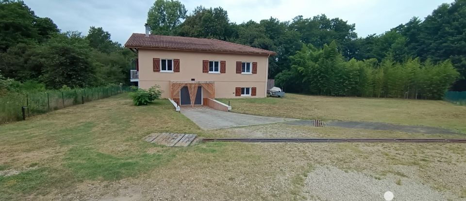 House 9 rooms of 227 m² in Geloux (40090)