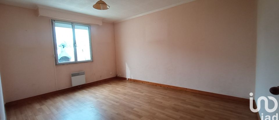 Maison traditionnelle 3 pièces de 92 m² à Lampaul-Guimiliau (29400)