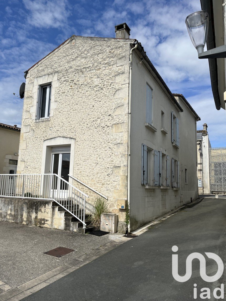 Maison de ville 4 pièces de 120 m² à Saint-Genis-de-Saintonge (17240)