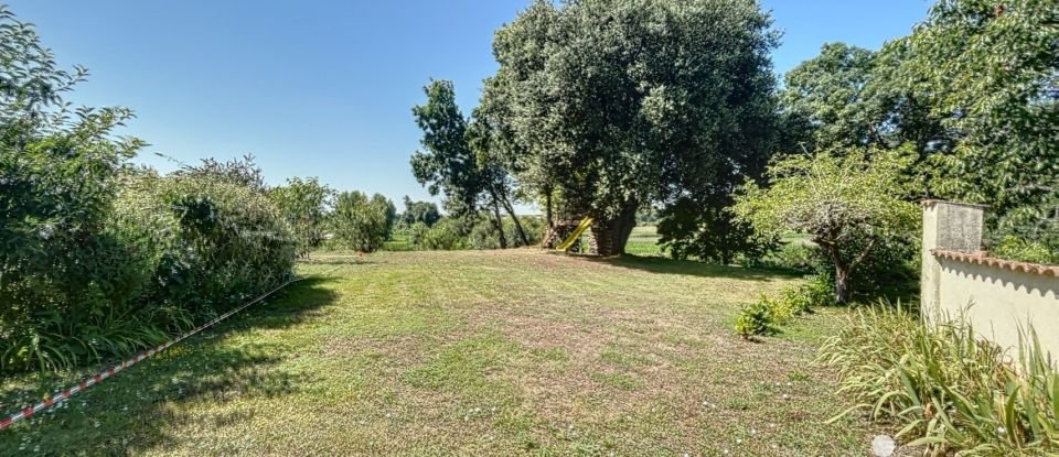 Land of 5,400 m² in Soulignonne (17250)