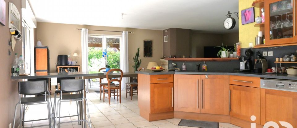 Traditional house 6 rooms of 171 m² in Feytiat (87220)