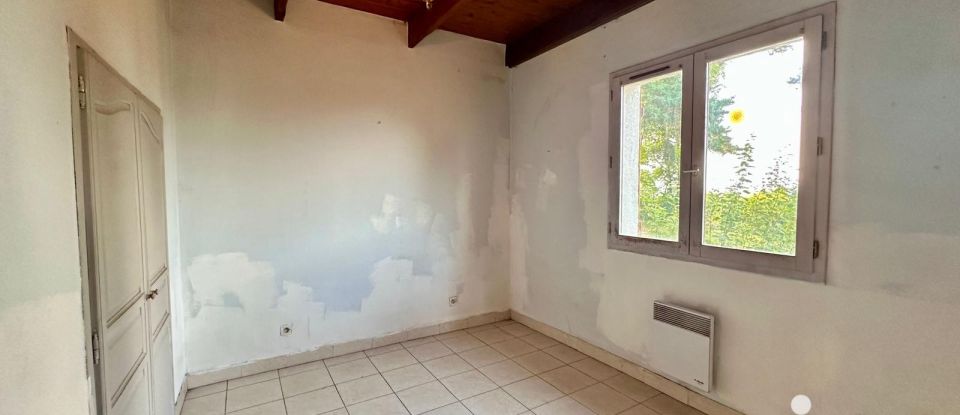 House 3 rooms of 60 m² in Val d'Arcomie (15320)