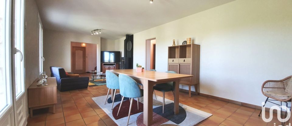 Maison 9 pièces de 145 m² à Pazayac (24120)