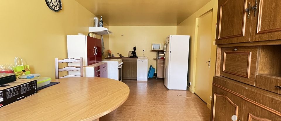 Maison de campagne 4 pièces de 90 m² à Magnat-l'Étrange (23260)