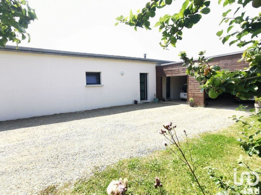 House 4 rooms of 141 m² in Plouëc-du-Trieux (22260)