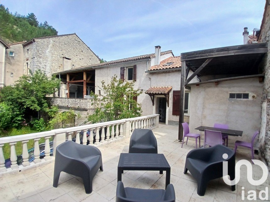 House 6 rooms of 132 m² in Douelle (46140)