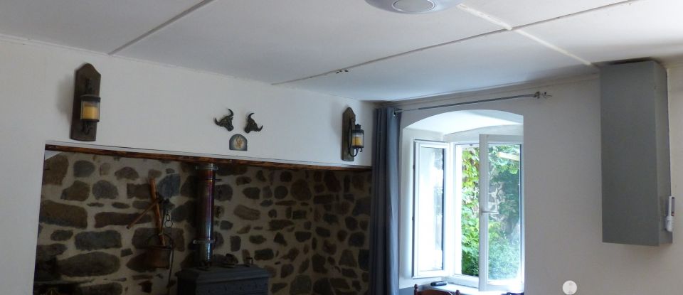 House 6 rooms of 121 m² in Laussonne (43150)