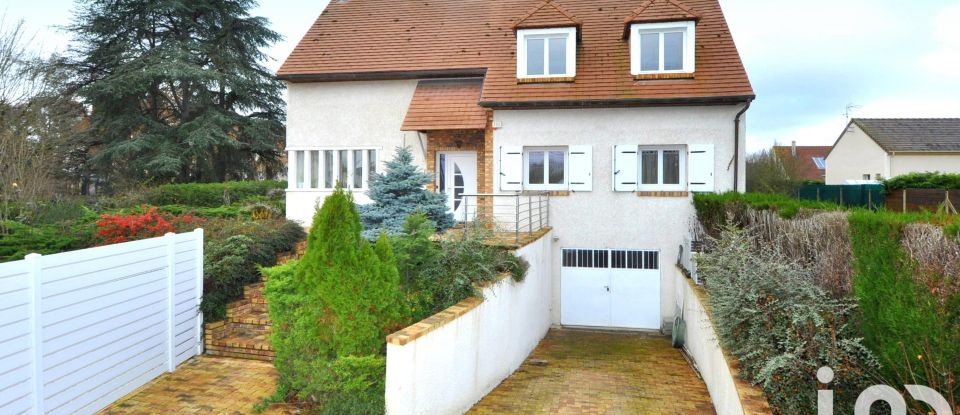 Traditional house 7 rooms of 148 m² in Saint-Maurice-Montcouronne (91530)