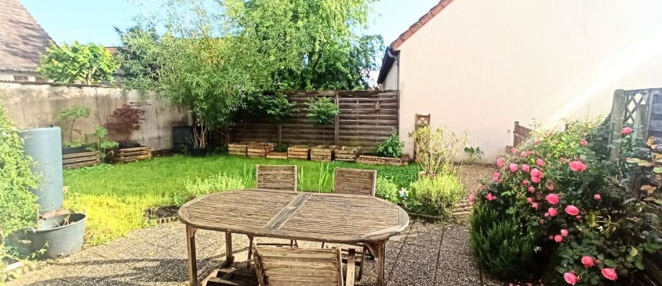 House 4 rooms of 111 m² in Chanteau (45400)