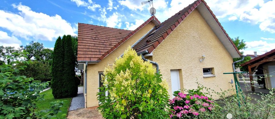 Maison traditionnelle 8 pièces de 185 m² à Marnay (70150)