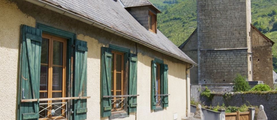 Village house 9 rooms of 188 m² in Bagnères-de-Bigorre (65200)