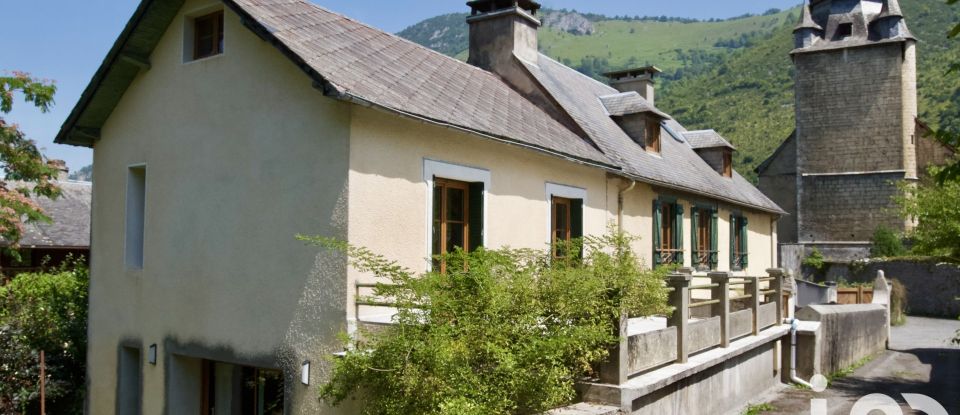 Village house 9 rooms of 188 m² in Bagnères-de-Bigorre (65200)