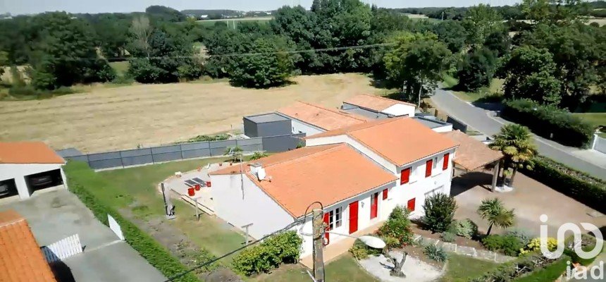 Traditional house 8 rooms of 146 m² in Chantonnay (85110)