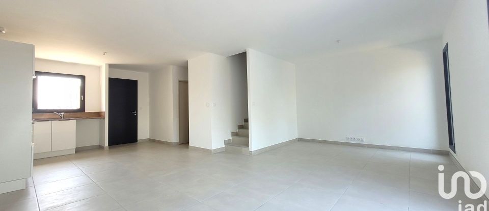 Maison 4 pièces de 88 m² à Piolenc (84420)