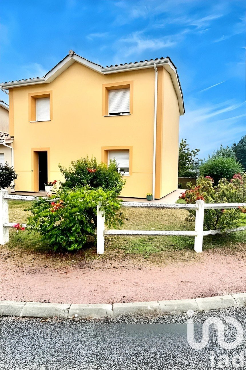 House 4 rooms of 81 m² in Peujard (33240)