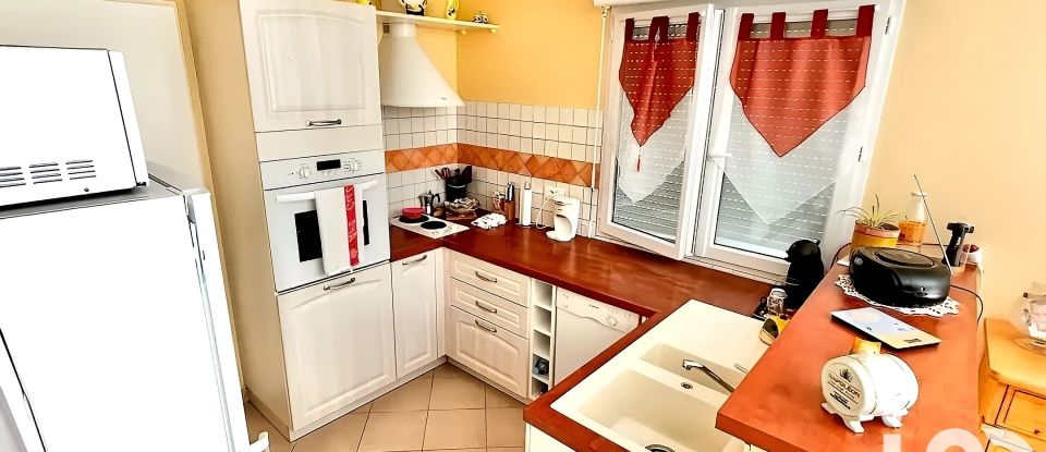 House 4 rooms of 81 m² in Peujard (33240)