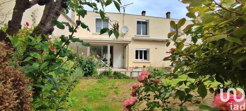 Village house 8 rooms of 212 m² in Aigrefeuille-d'Aunis (17290)