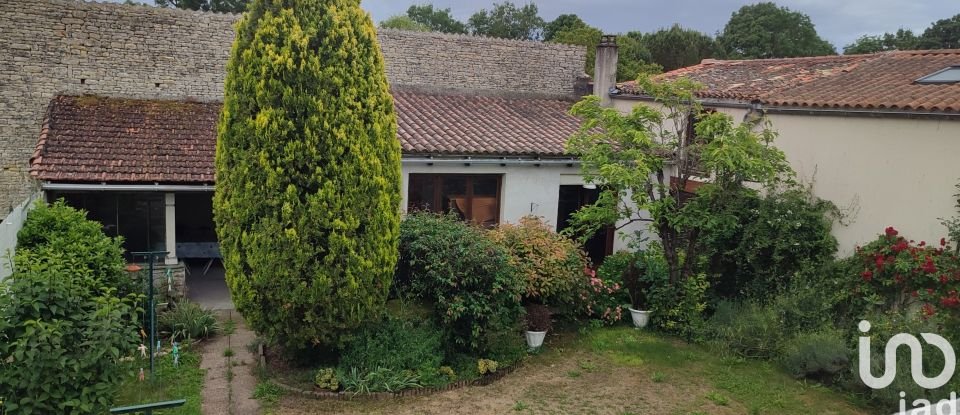 Village house 8 rooms of 212 m² in Aigrefeuille-d'Aunis (17290)