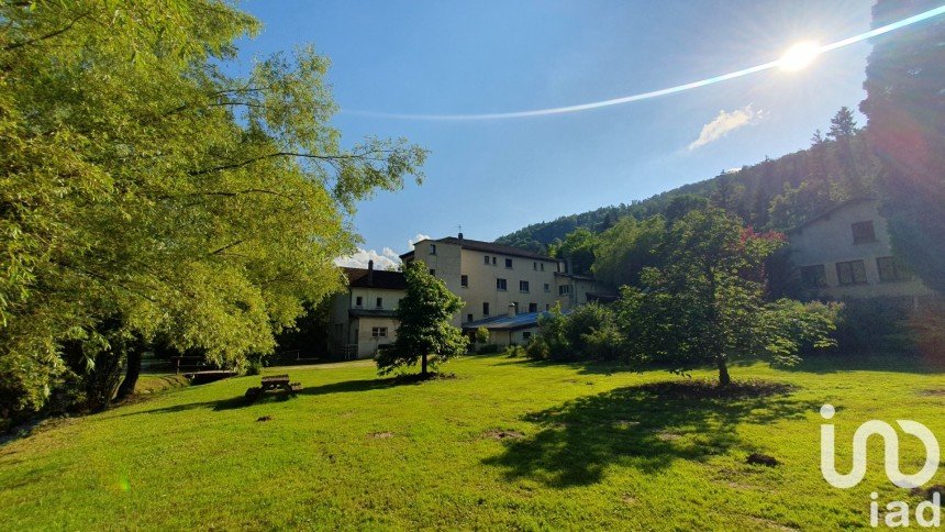 Building in Saint-Martin-en-Vercors (26420) of 1,350 m²