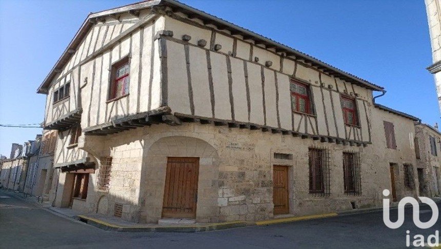 Town house 10 rooms of 85 m² in Saint-Jean-d'Angély (17400)