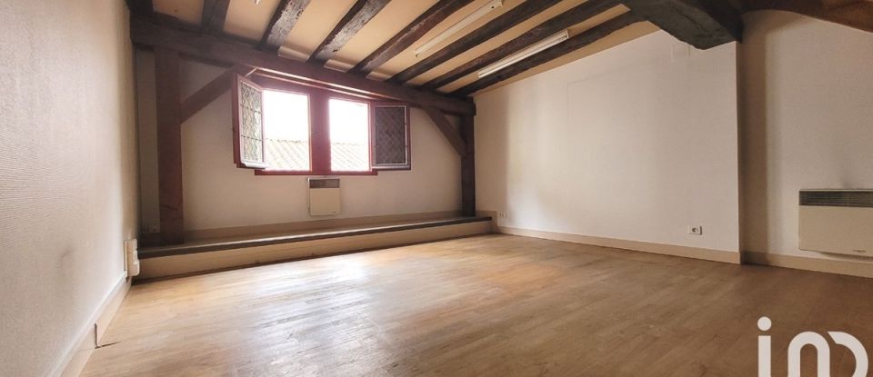 Town house 10 rooms of 85 m² in Saint-Jean-d'Angély (17400)