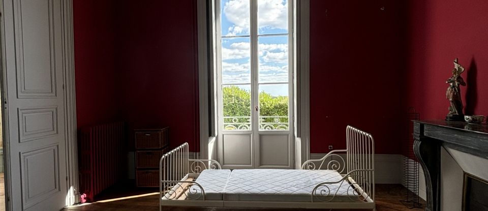 Mansion 24 rooms of 400 m² in Tonnay-Charente (17430)