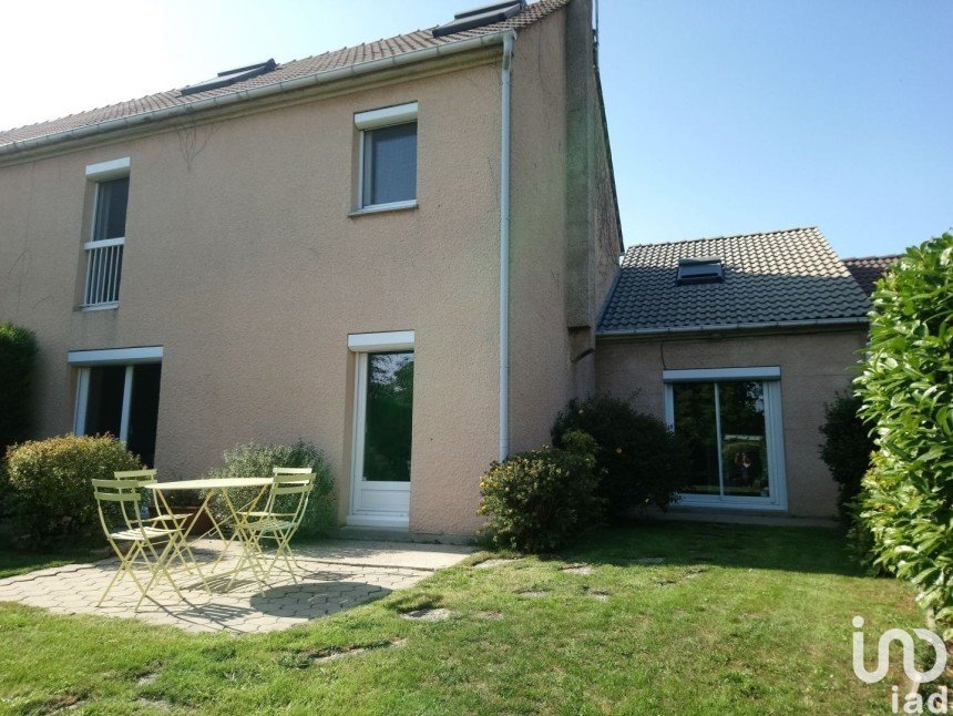 House 8 rooms of 140 m² in Grisy-les-Plâtres (95810)