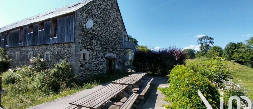 Lodge 18 rooms of 613 m² in La Tour-d'Auvergne (63680)