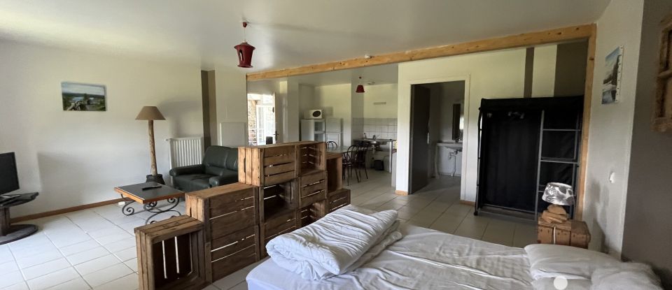 Lodge 18 rooms of 613 m² in La Tour-d'Auvergne (63680)