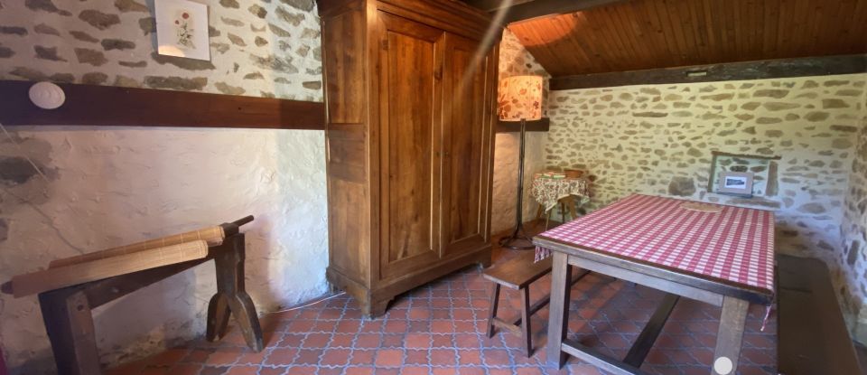 Maison de campagne 4 pièces de 140 m² à Glénic (23380)