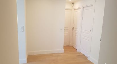 Apartment 3 rooms of 65 m² in Courbevoie (92400)