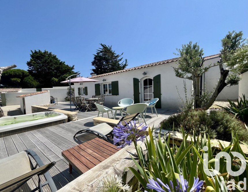 Traditional house 5 rooms of 103 m² in Le Bois-Plage-en-Ré (17580)