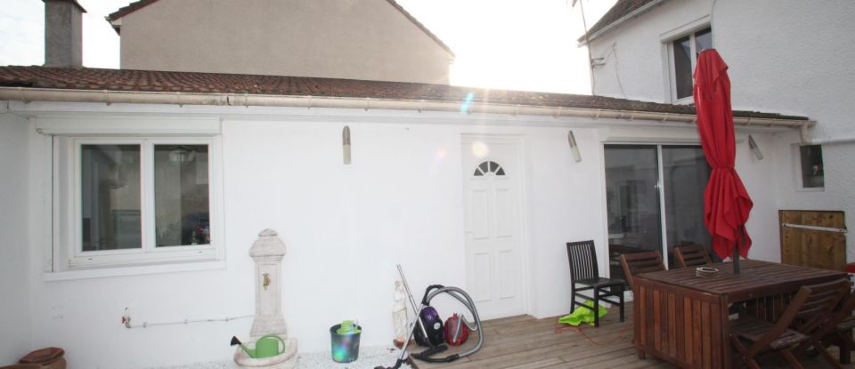 House 6 rooms of 107 m² in Roissy-en-France (95700)