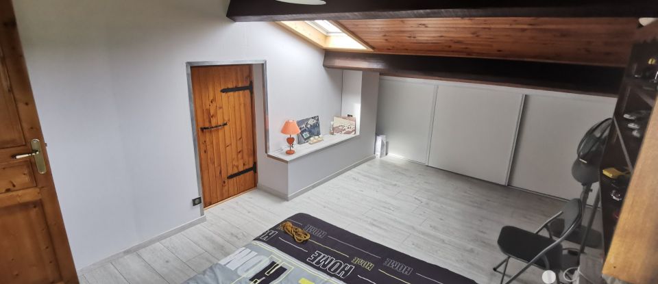 Maison 6 pièces de 112 m² à Saint-Cyr (07430)