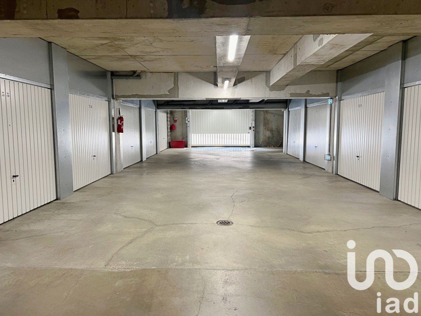 Parking/garage/box de 18 m² à Angers (49100)