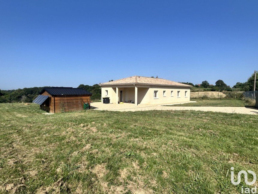 Maison 4 pièces de 110 m² à Châtres (24120)