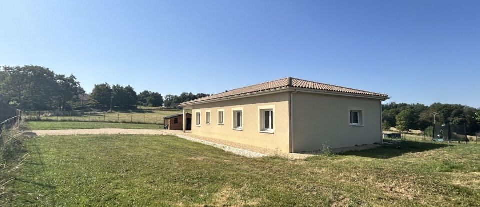 Maison 4 pièces de 110 m² à Châtres (24120)