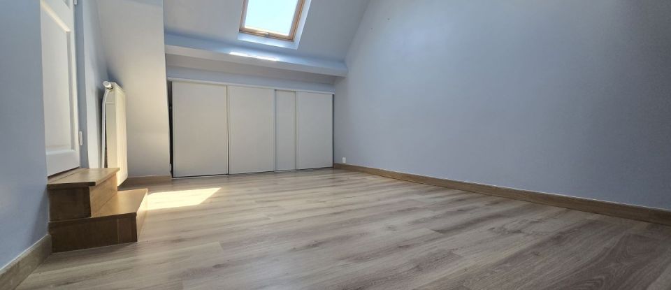 Maison 5 pièces de 117 m² à Mogneville (60140)