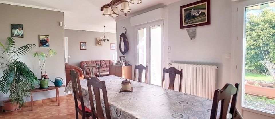 Traditional house 7 rooms of 126 m² in Kergrist (56300)