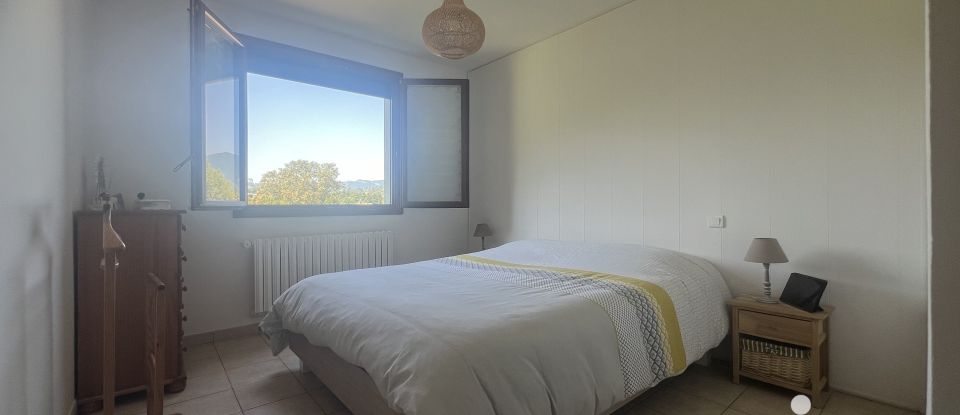 Maison 10 pièces de 233 m² à Chamoux-sur-Gelon (73390)