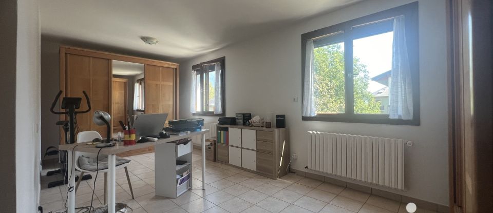 Maison 10 pièces de 233 m² à Chamoux-sur-Gelon (73390)