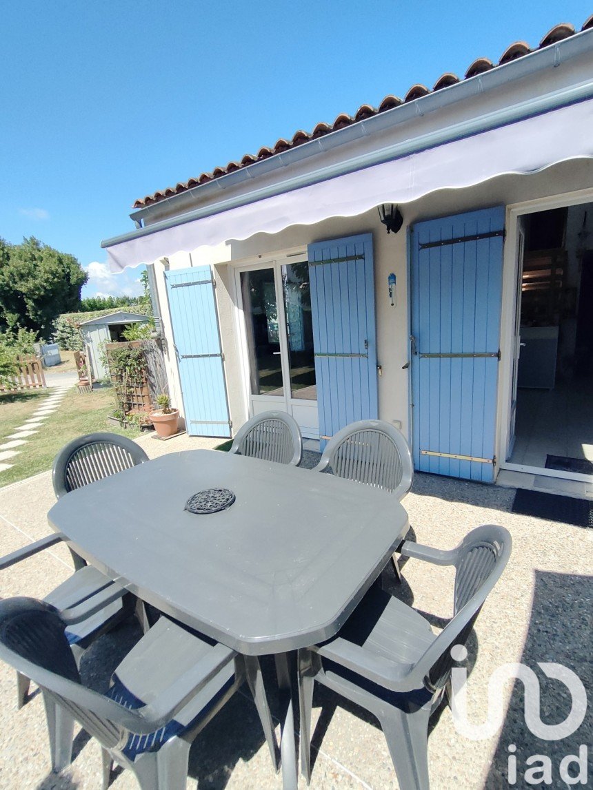 House 4 rooms of 90 m² in Saint-Fort-sur-Gironde (17240)