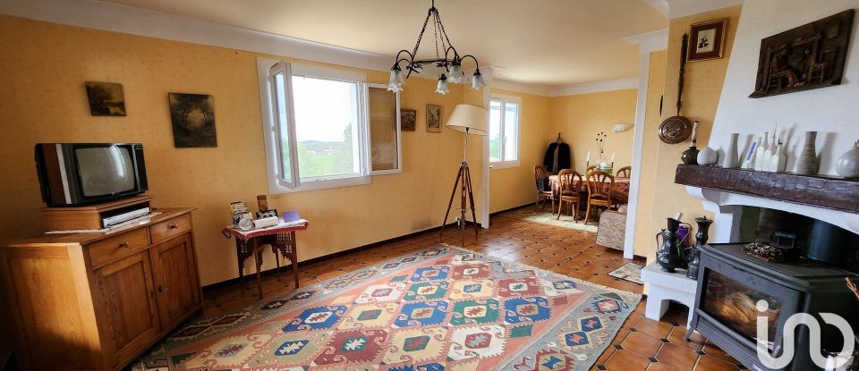 Traditional house 6 rooms of 208 m² in Béhasque-Lapiste (64120)