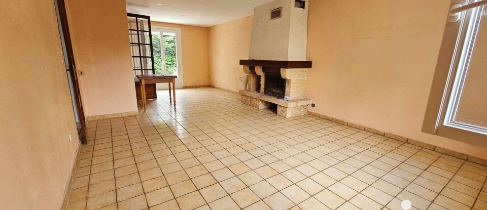 Traditional house 5 rooms of 125 m² in Chéroy (89690)