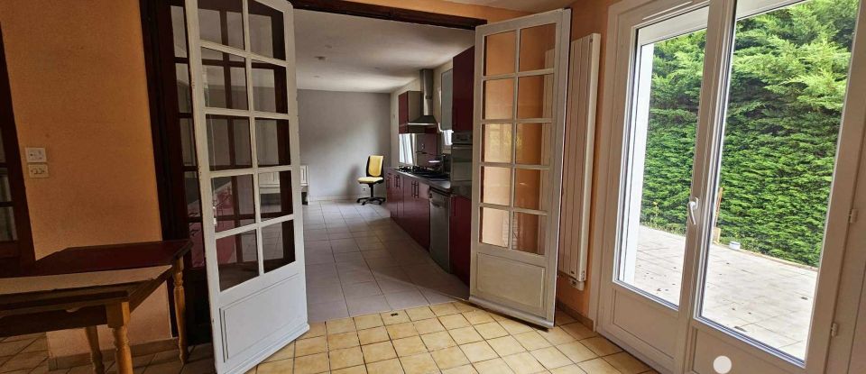 Traditional house 5 rooms of 125 m² in Chéroy (89690)