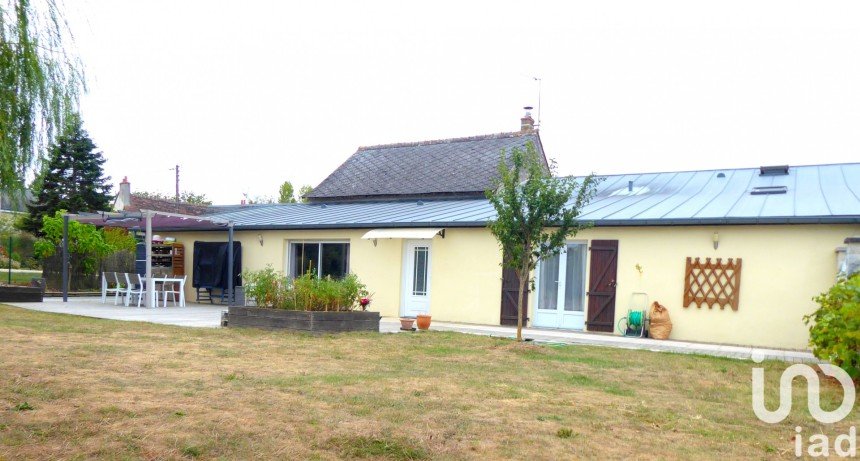 House 8 rooms of 215 m² in Mettray (37390)