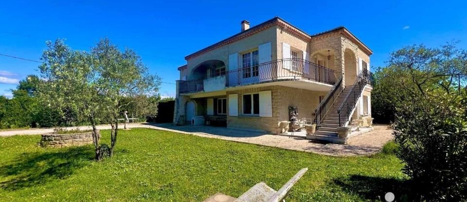 Maison 7 pièces de 192 m² à Entraigues-sur-la-Sorgue (84320)