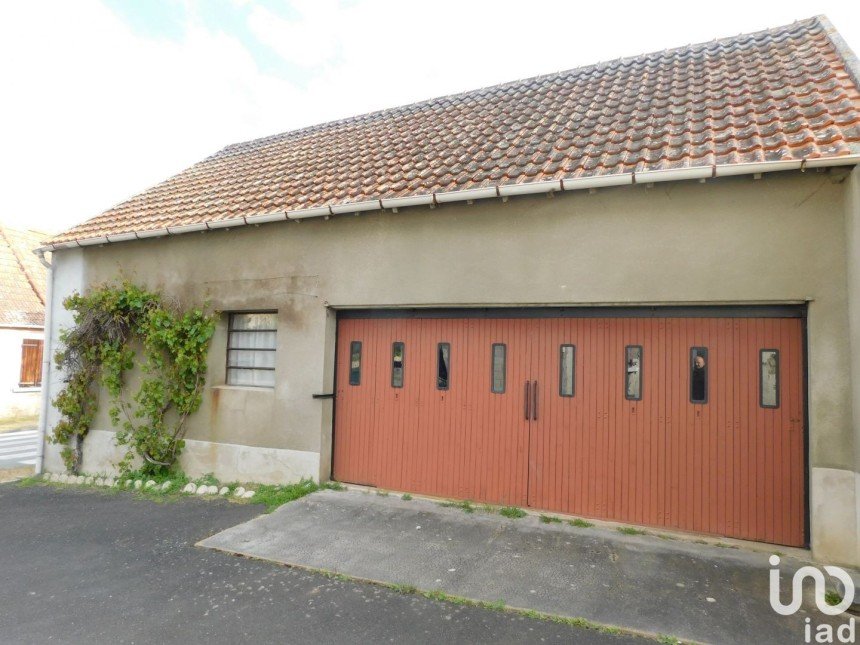 Parking of 70 m² in Lavault-Sainte-Anne (03100)